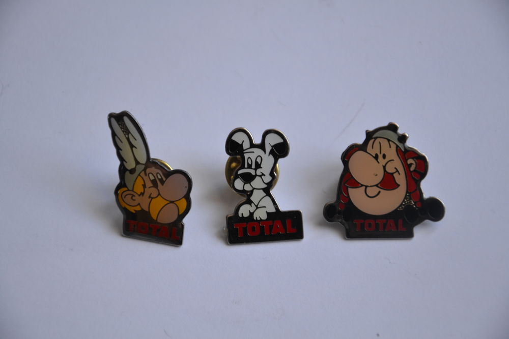 Pin's total asterix Ob&eacute;lix et id&eacute;fix 
