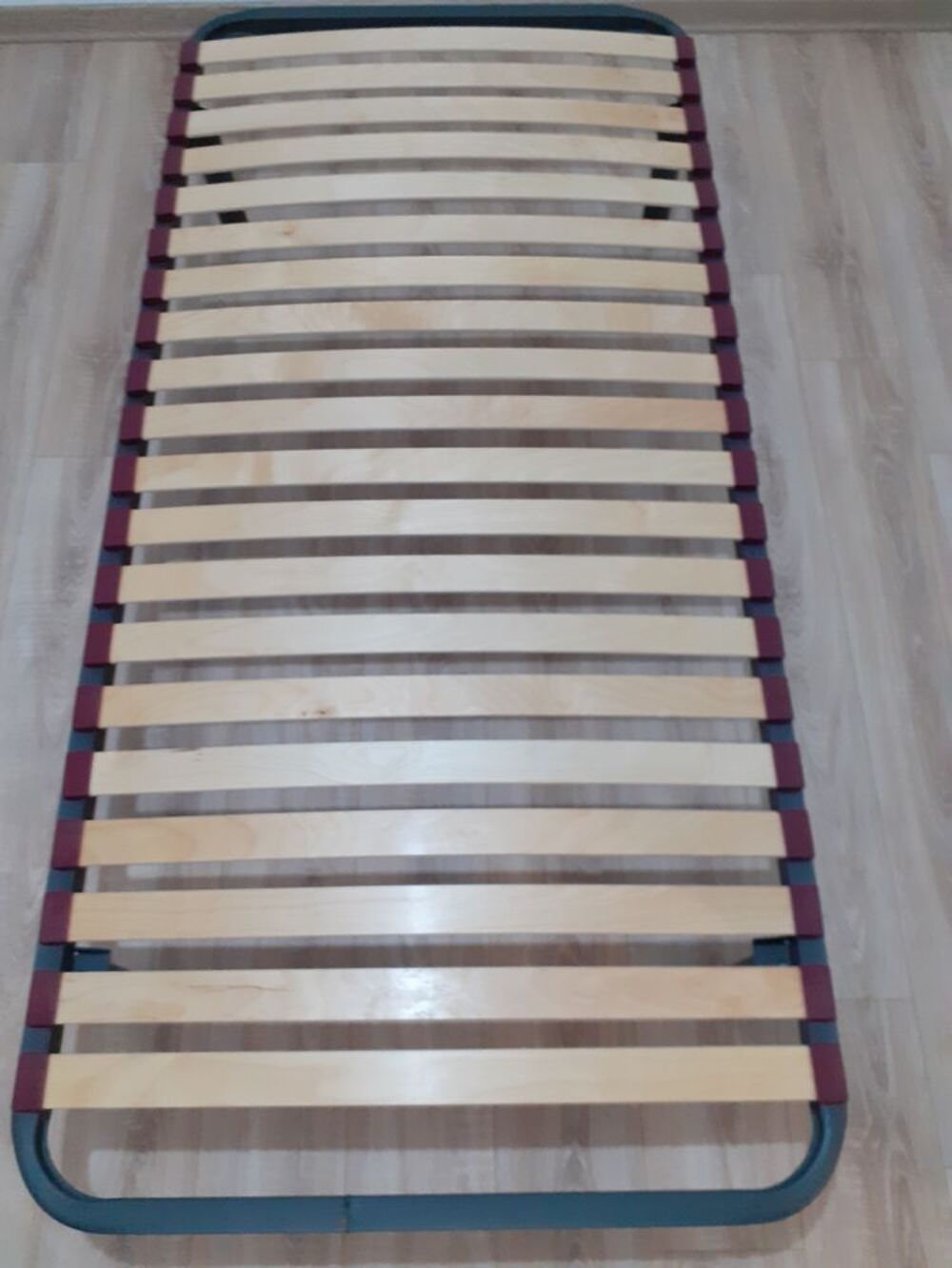 SOMMIER &agrave; LATTES en 90/190 avec PIEDS +MATELAS Meubles