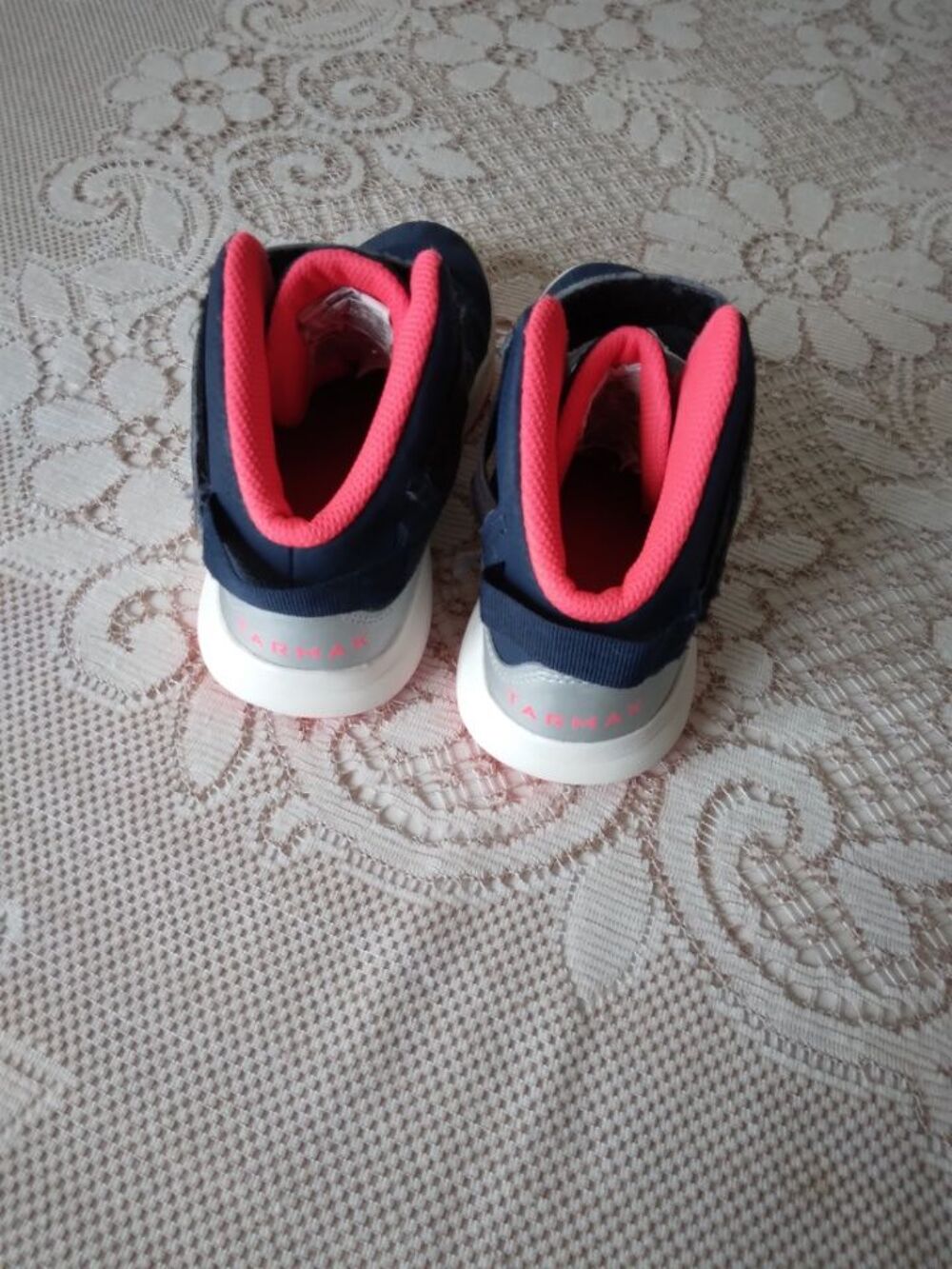 Chaussures de basketball marine rose t 34 Chaussures enfants