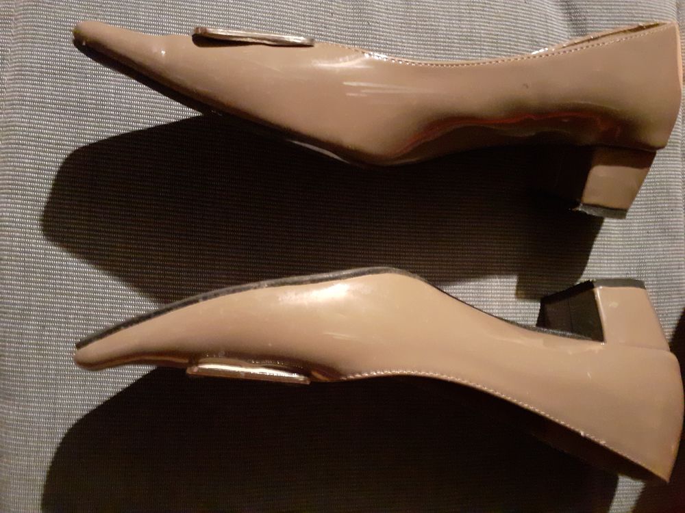 2 PAIRES de chaussures en 40 /41
Chaussures