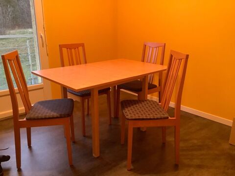 TABLE AVEC 4 CHAISES 70 Valserh�ne (01)