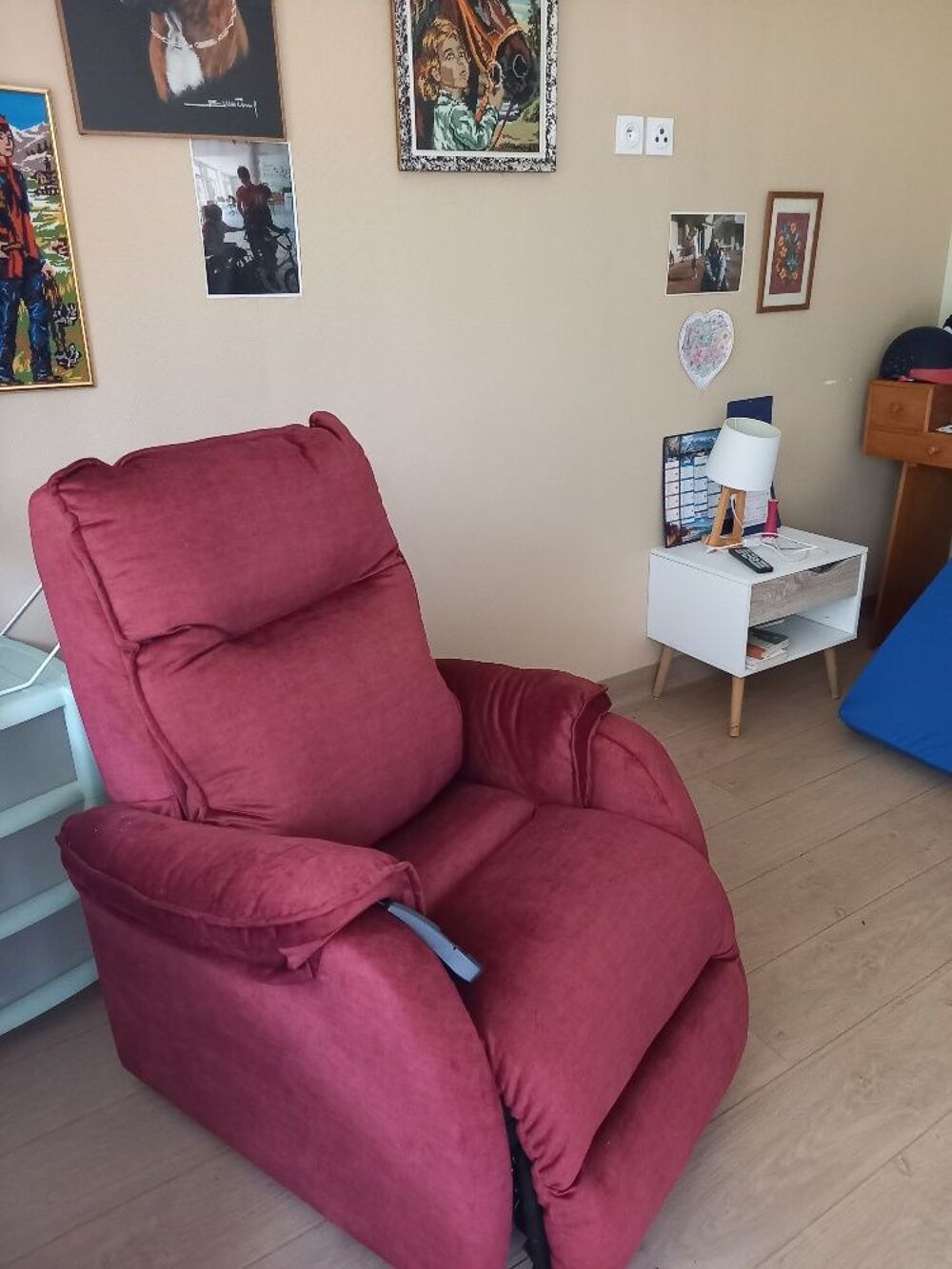Fauteuil confort releveur Lux, 1 moteur, couleur Rubis.
Meubles