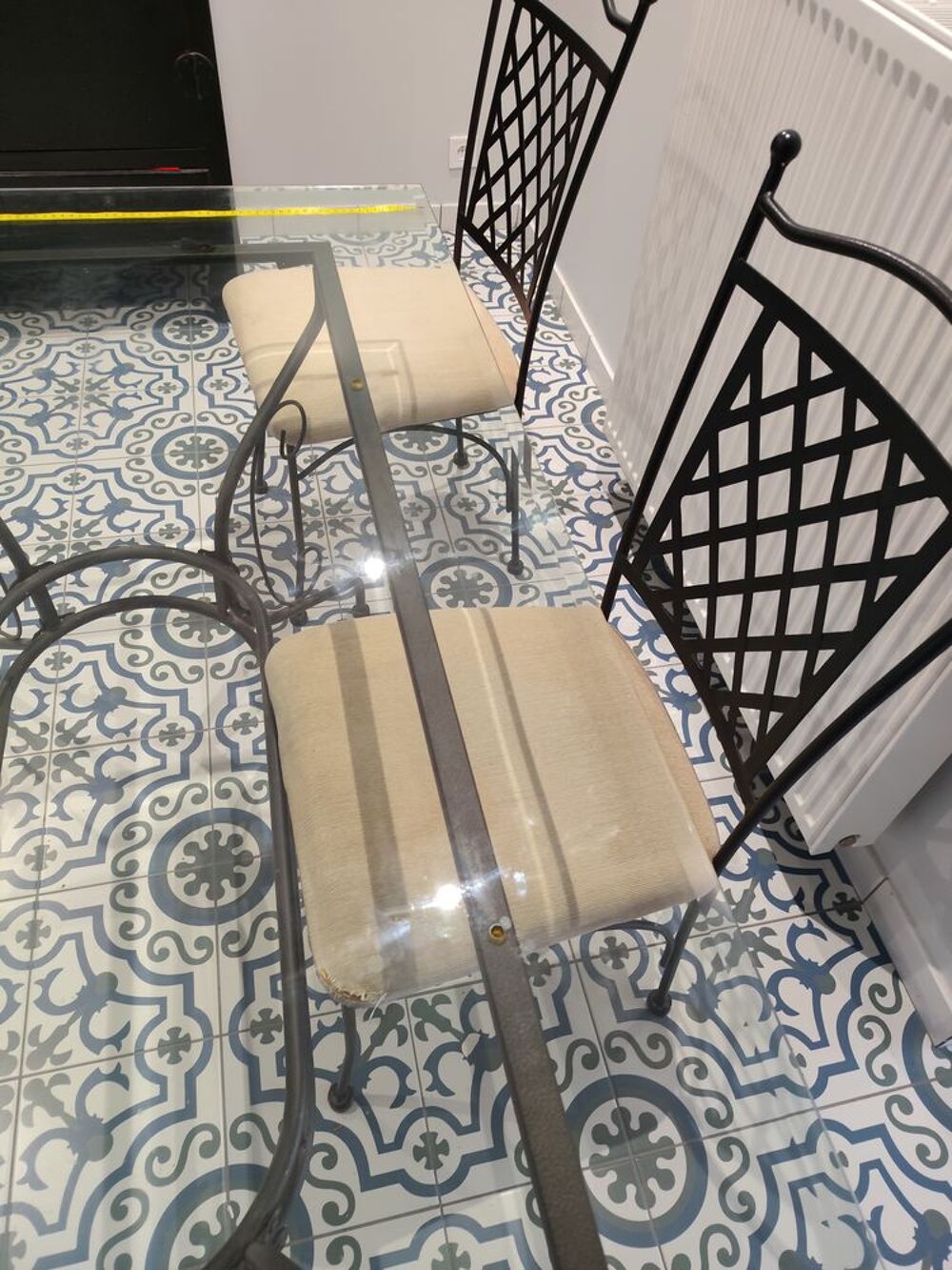 Table rectangulaire et 04 Chaises Meubles