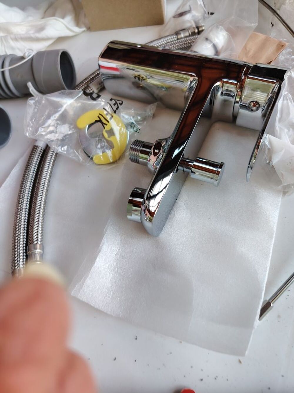 LE LOT 2 ROBINET BAIGNOIRE 30 EUROS 1 DONC 60 EUROS LE Bricolage