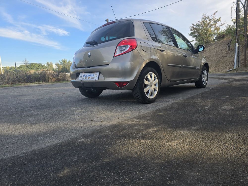 Clio III 1.5 dCi 105 eco2 Dynamique (6 CV) 2009 occasion 31140 Aucamville