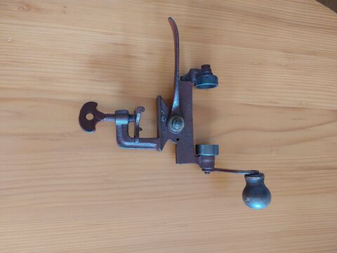 SERTISSEUR A CARTOUCHES CALIBRE 16 15 Caluire-et-Cuire (69)