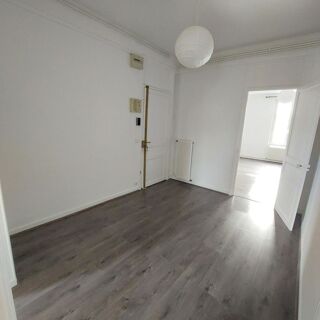  Appartement à louer 2 pièces 64 m²