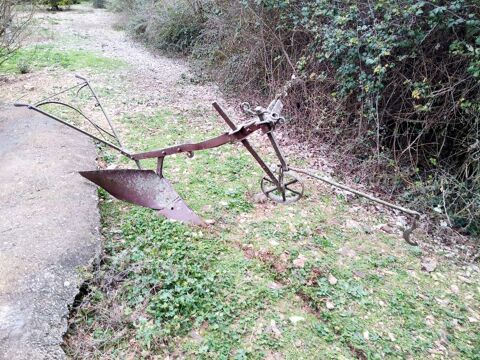 2 vieux outils style charrue du siècle dernier 40 Calès (46)