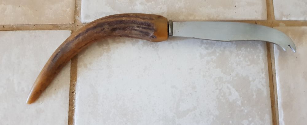 Ancien Petit Couteau &agrave; Beurre avec manche en corne pour Peti Cuisine
