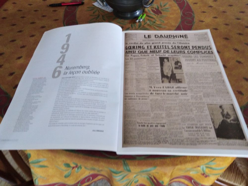 Livres compilation des "UNES " du DAUPHINE Lib&eacute;r&eacute;
1945 /2005 Livres et BD