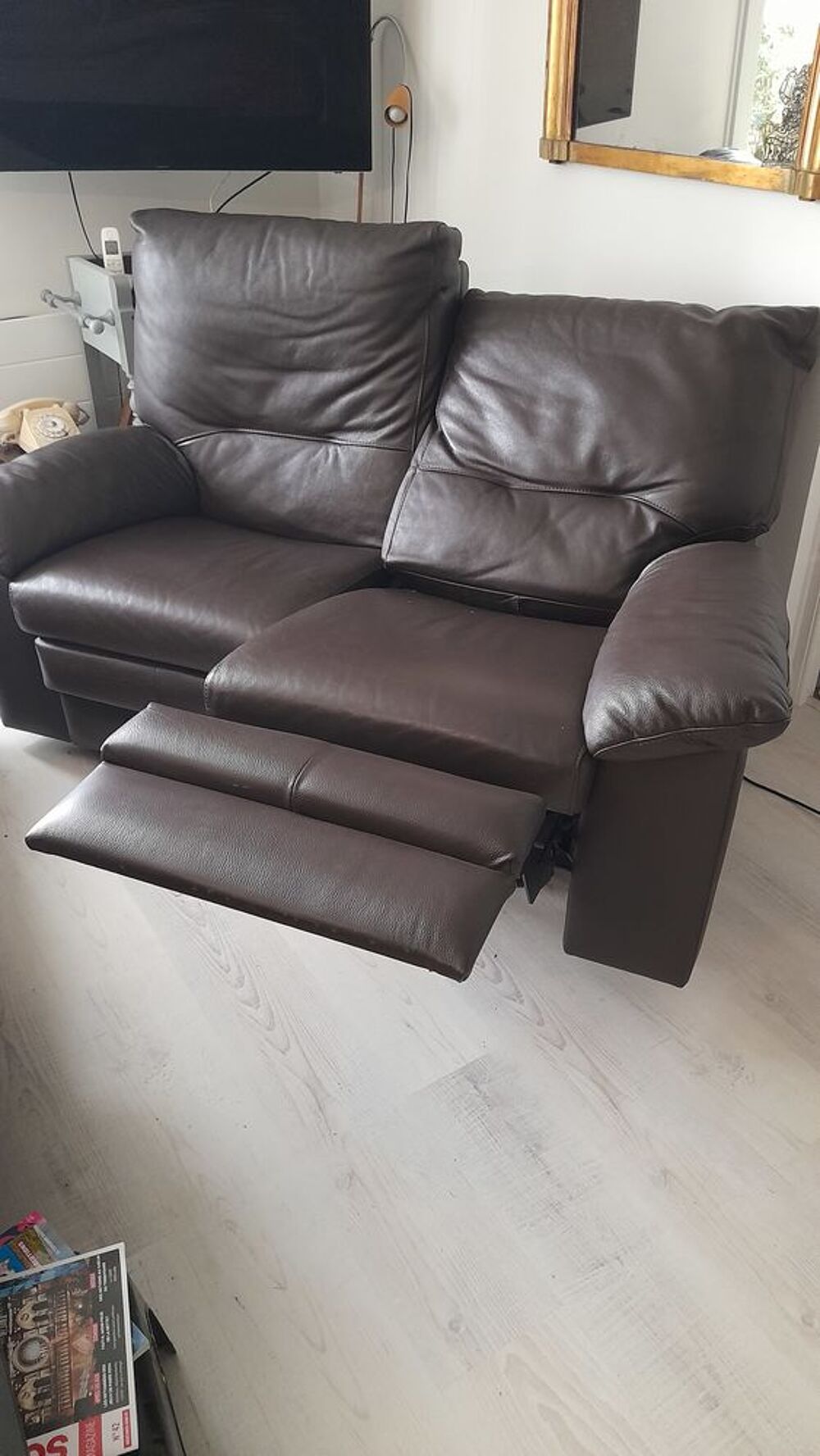 Canap&eacute; cuir marron 2 places avec reposes pieds &eacute;lectriques Meubles