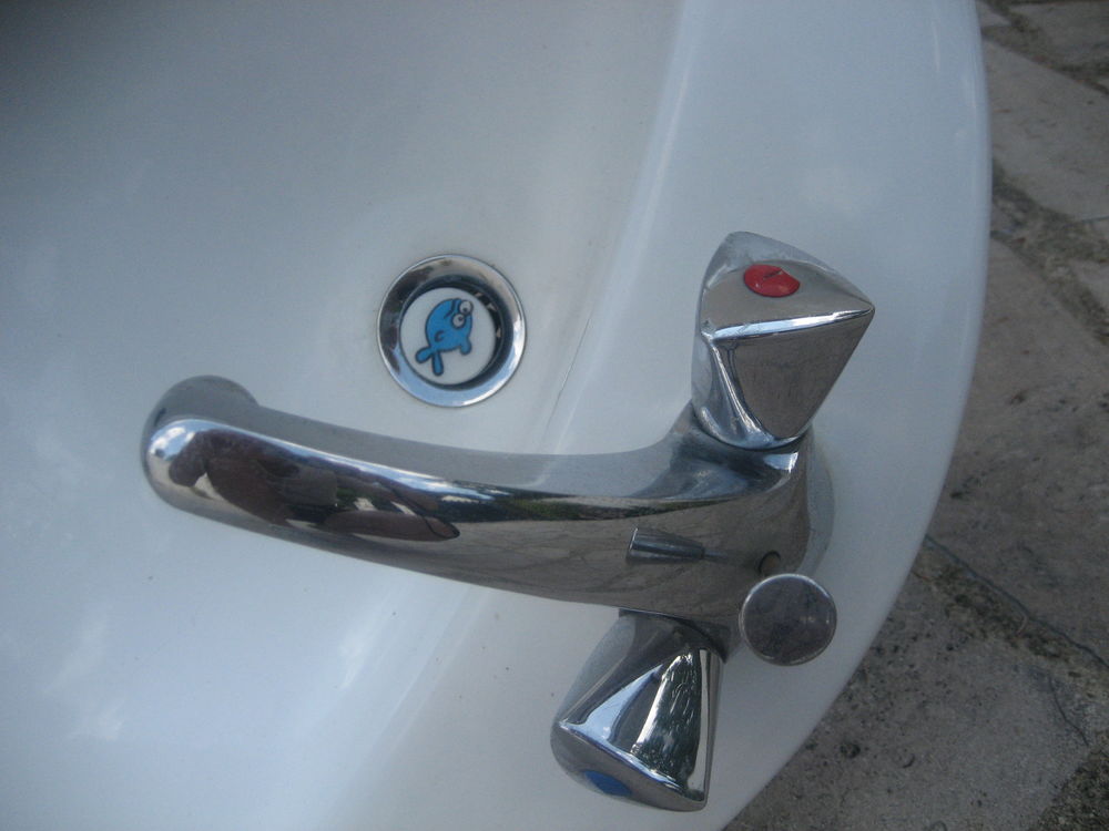 LAVABO blanc avec robinet a encastrer Electroménager