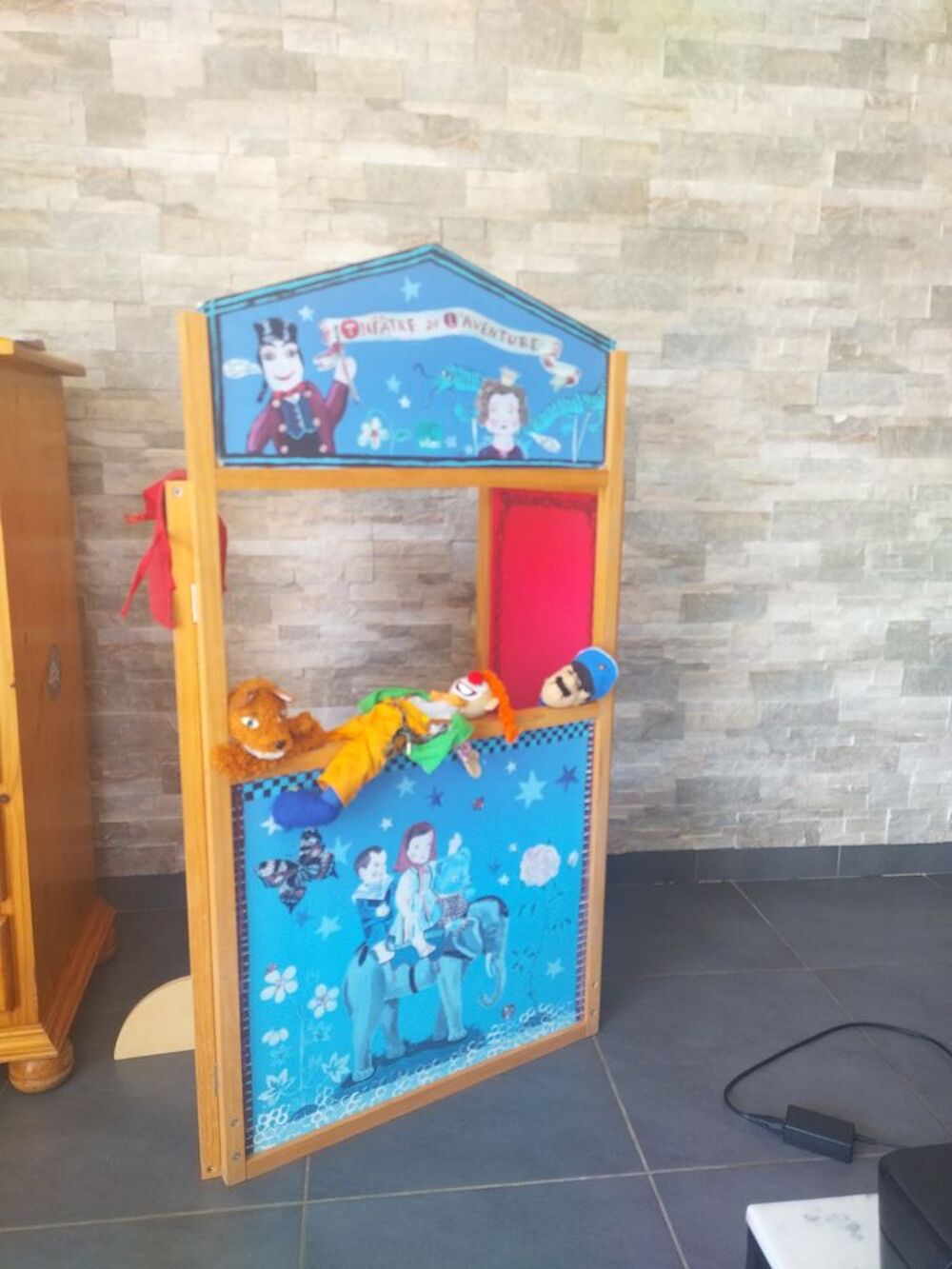 Th&eacute;&acirc;tre enfant bois peint &agrave; la main Jeux / jouets