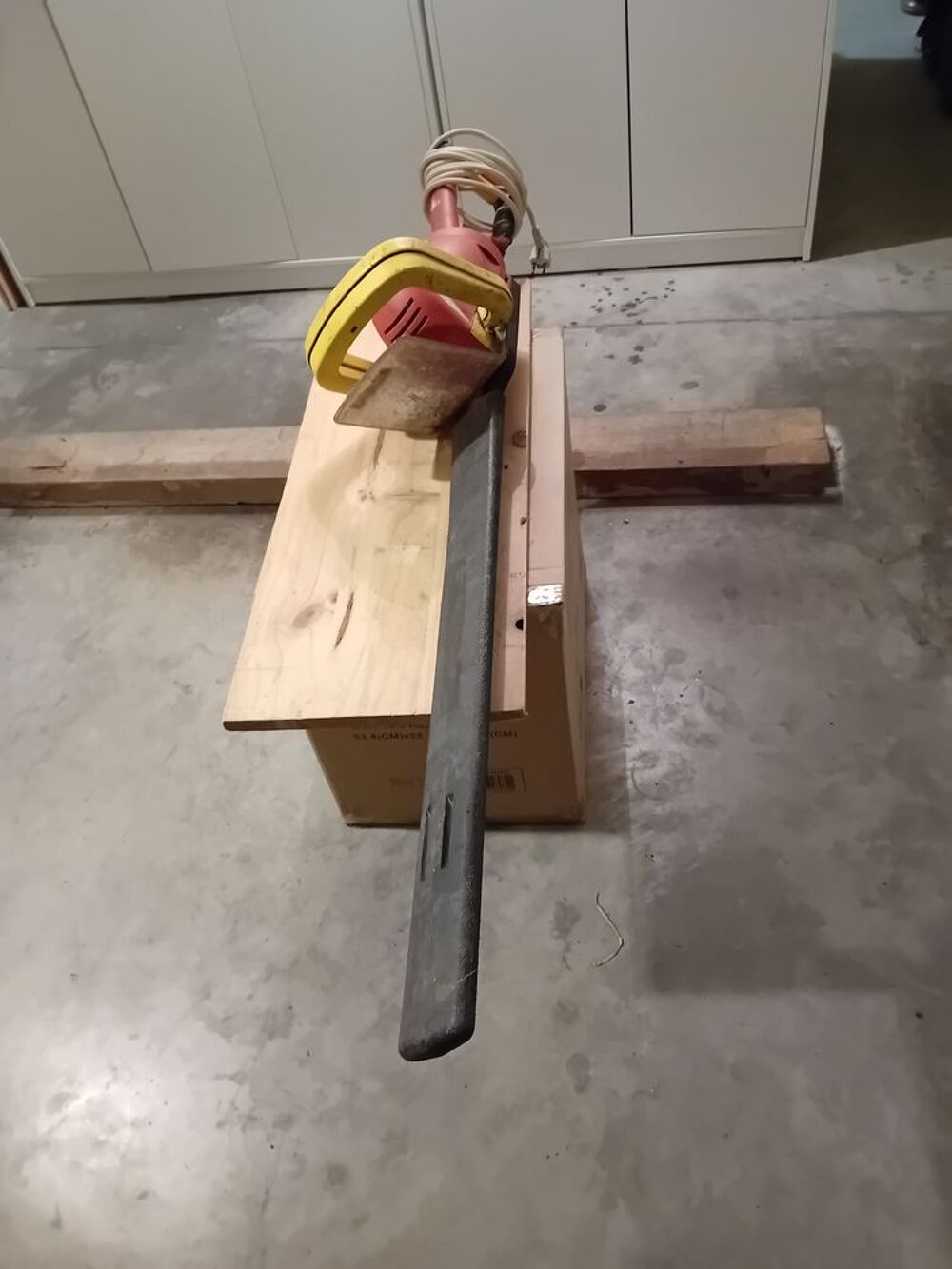 Tron&ccedil;onneuse &eacute;lectrique Outils Wolf XF70 Jardin