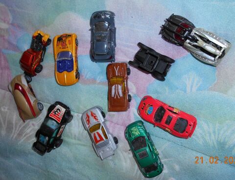 12 voitures miniatures (majorettes, hot wheel, Disney, Mondo 10 Ervy-le-Chtel (10)
