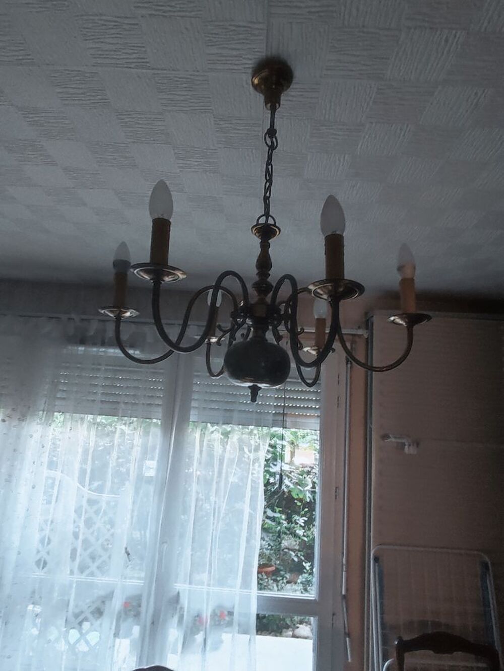 lustre - lumiere equip&eacute; d'ampoule economique modele bronze Décoration