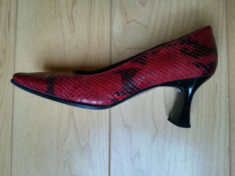 CHAUSSURES / ESCARPINS SAN MARINA / PT 35
Chaussures