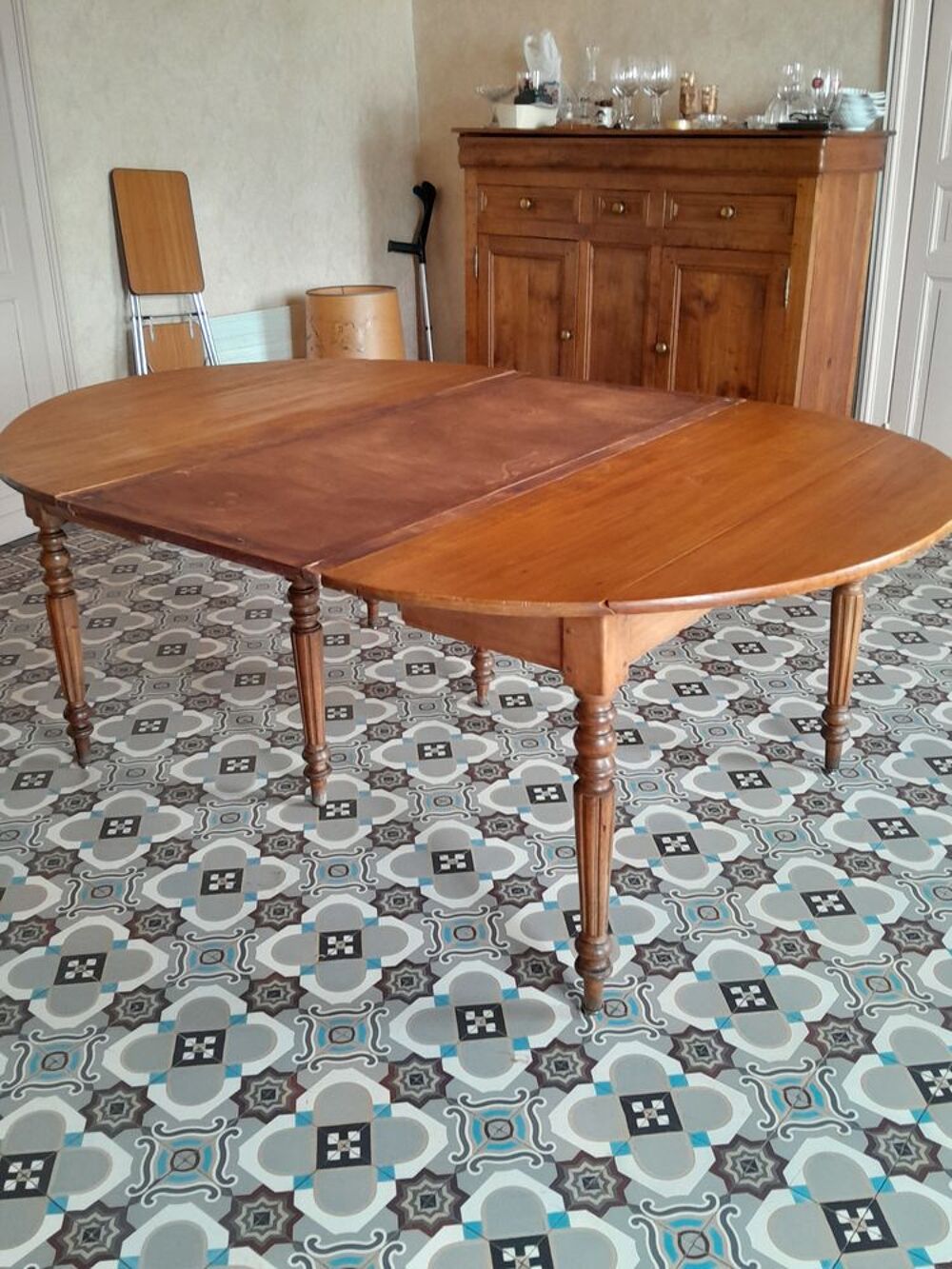 TABLE SALLE A MANGER EN NOYER Meubles