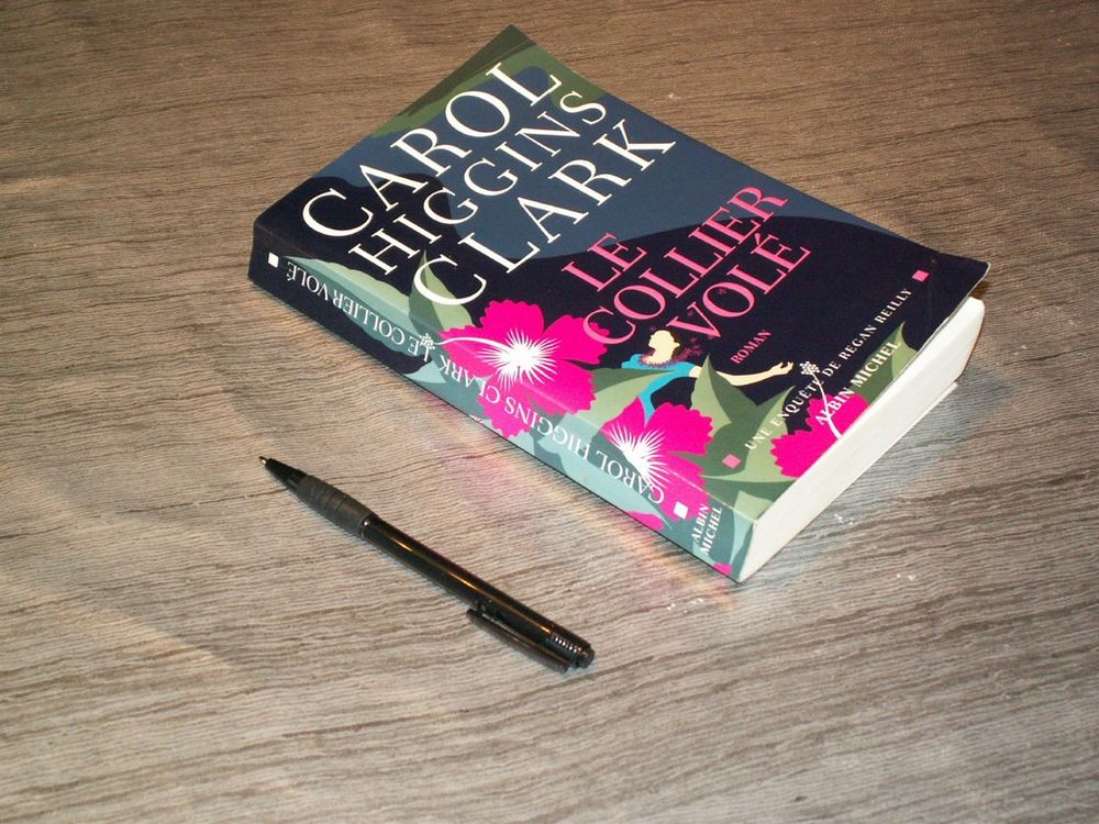 livre 'le collier vol&eacute;' de Carol Higgins Clark
Livres et BD