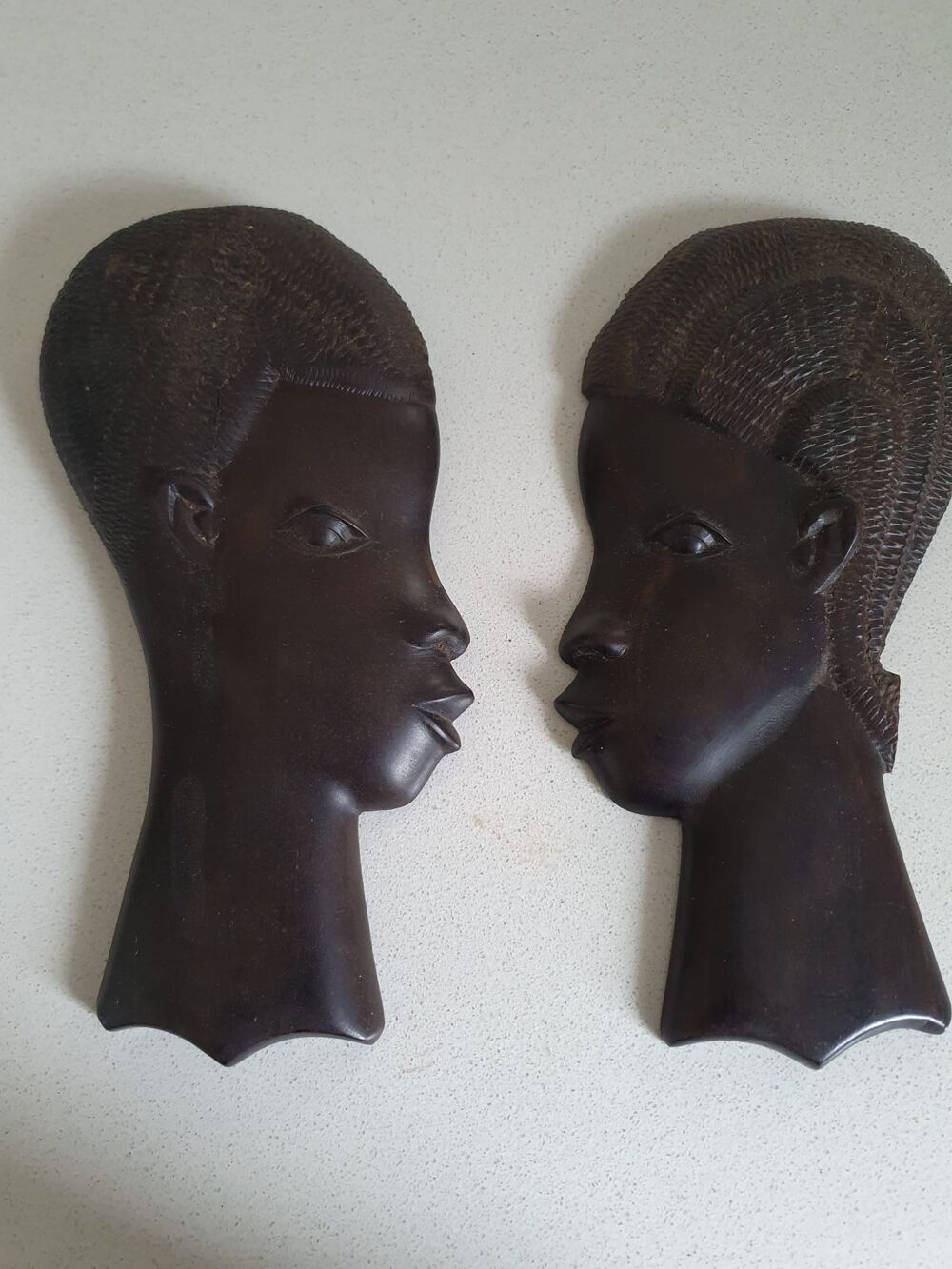 D&eacute;coration murale art africain "Couple &eacute;b&egrave;ne" - H22cm 