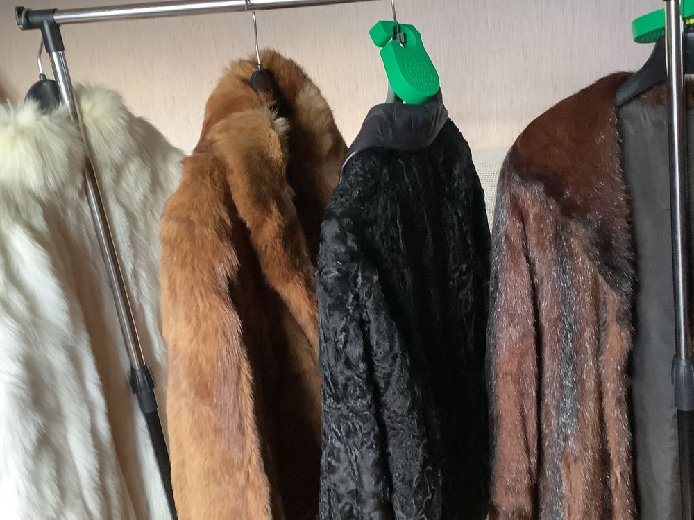 A vendre v&ecirc;tements de fourrures tr&egrave;s bon &eacute;tat .
Vêtements