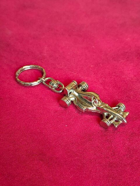 Porte-clefs voiture de course 5 Avermes (03)