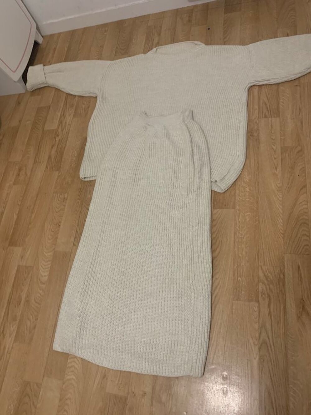 pulle et jupe en laine pour femme V�tements