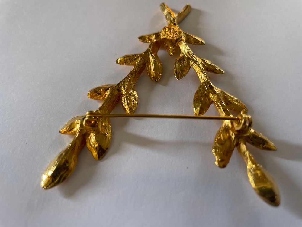Broche dor&eacute;e feuille laurier en V Ines De La Fressange Bijoux et montres
