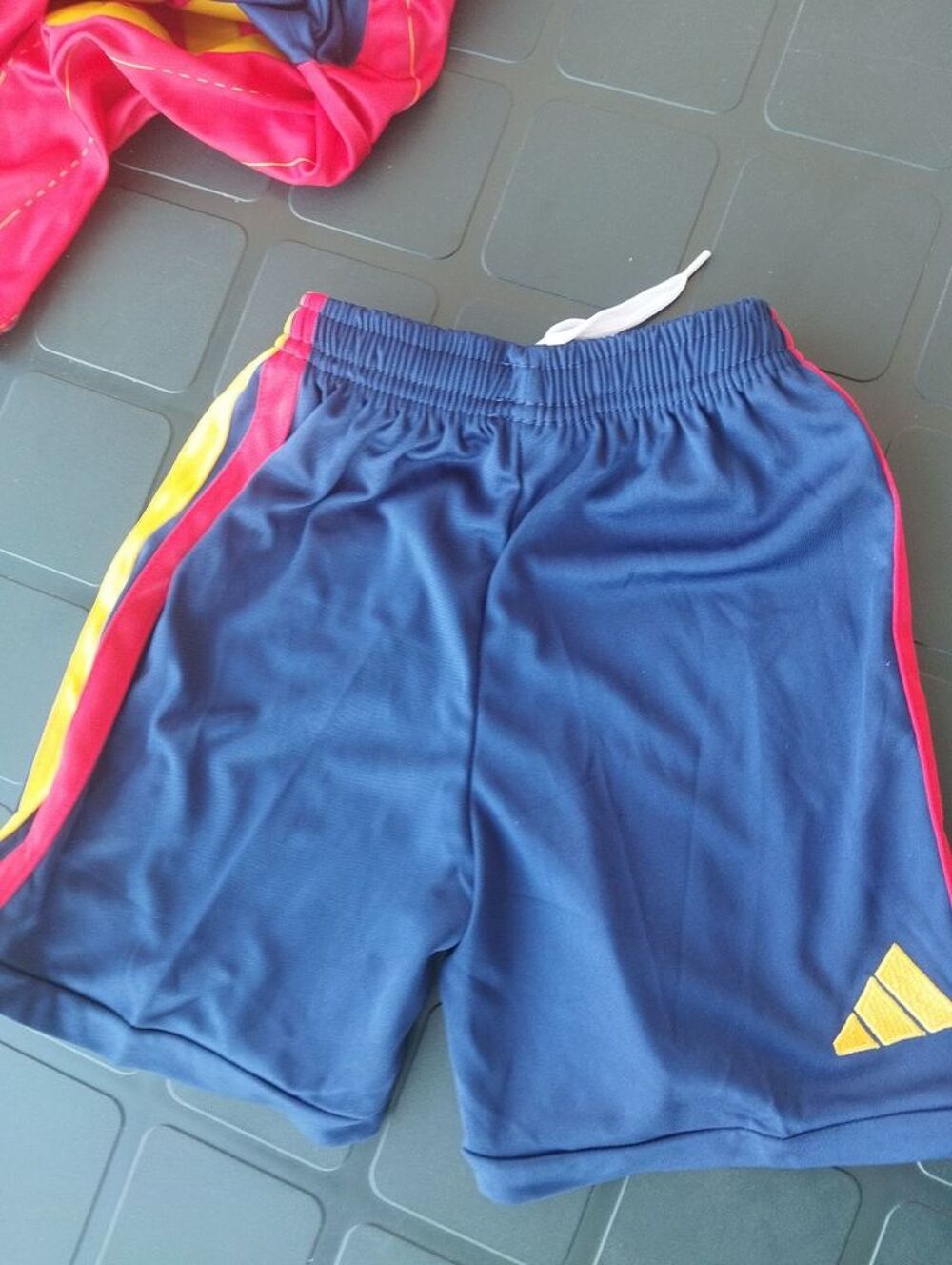 Nouveau maillot Espagne 2 &eacute;toiles championne du monde 2026 Sports