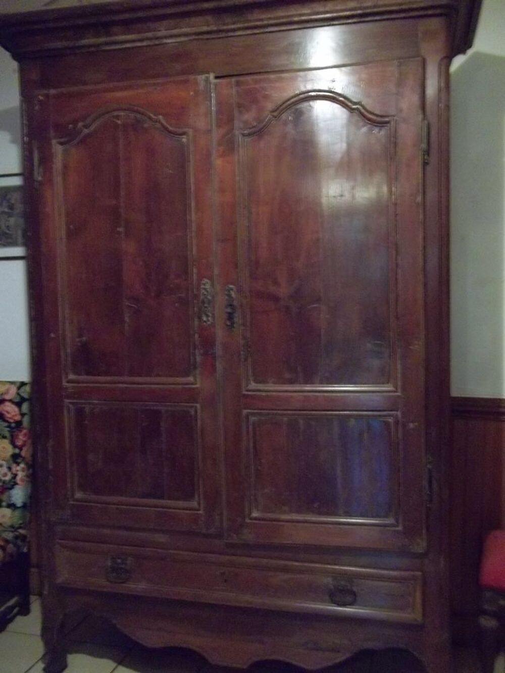Belle armoire ancienne en noyer Meubles