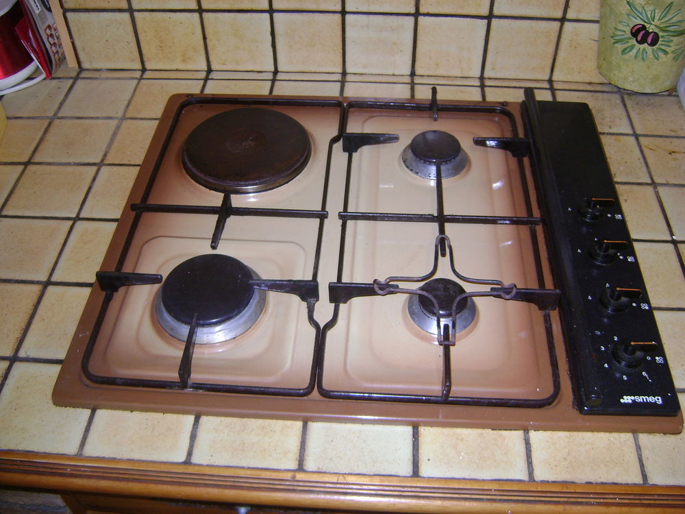 Bloc &eacute;vier avec robinetterie - Platine de cuisson Electroménager