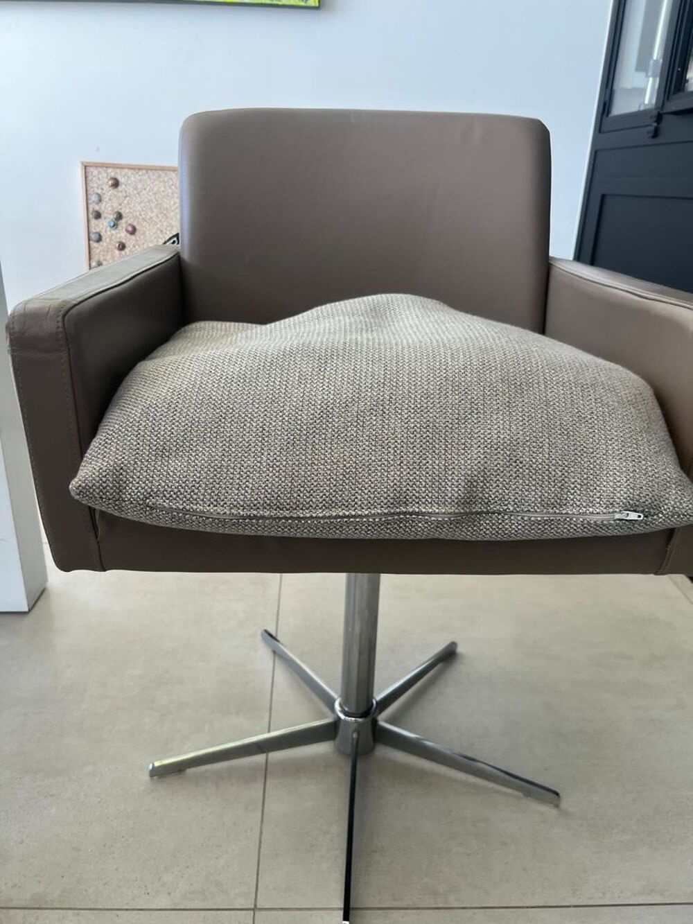 8 fauteuils cuir taupe Meubles