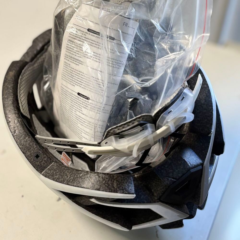 casque v&eacute;lo (r&eacute;glable)jamais servi Sports