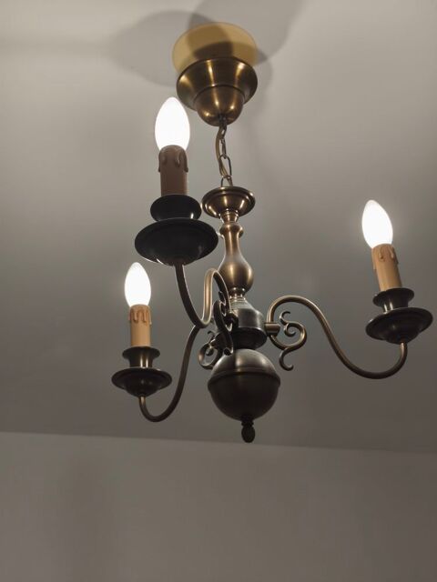 Lustre classique en métal patiné, 3 lumières La Seyne-sur-Mer (83)
