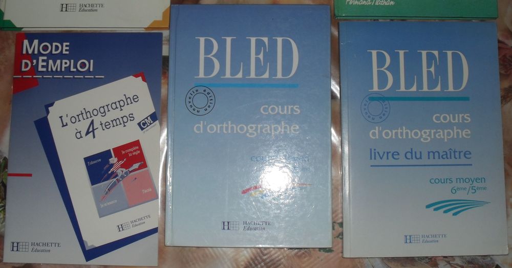 Lot de 5 ouvrages d'Orthographe cycle3 en parfait &eacute;tat. Livres et BD