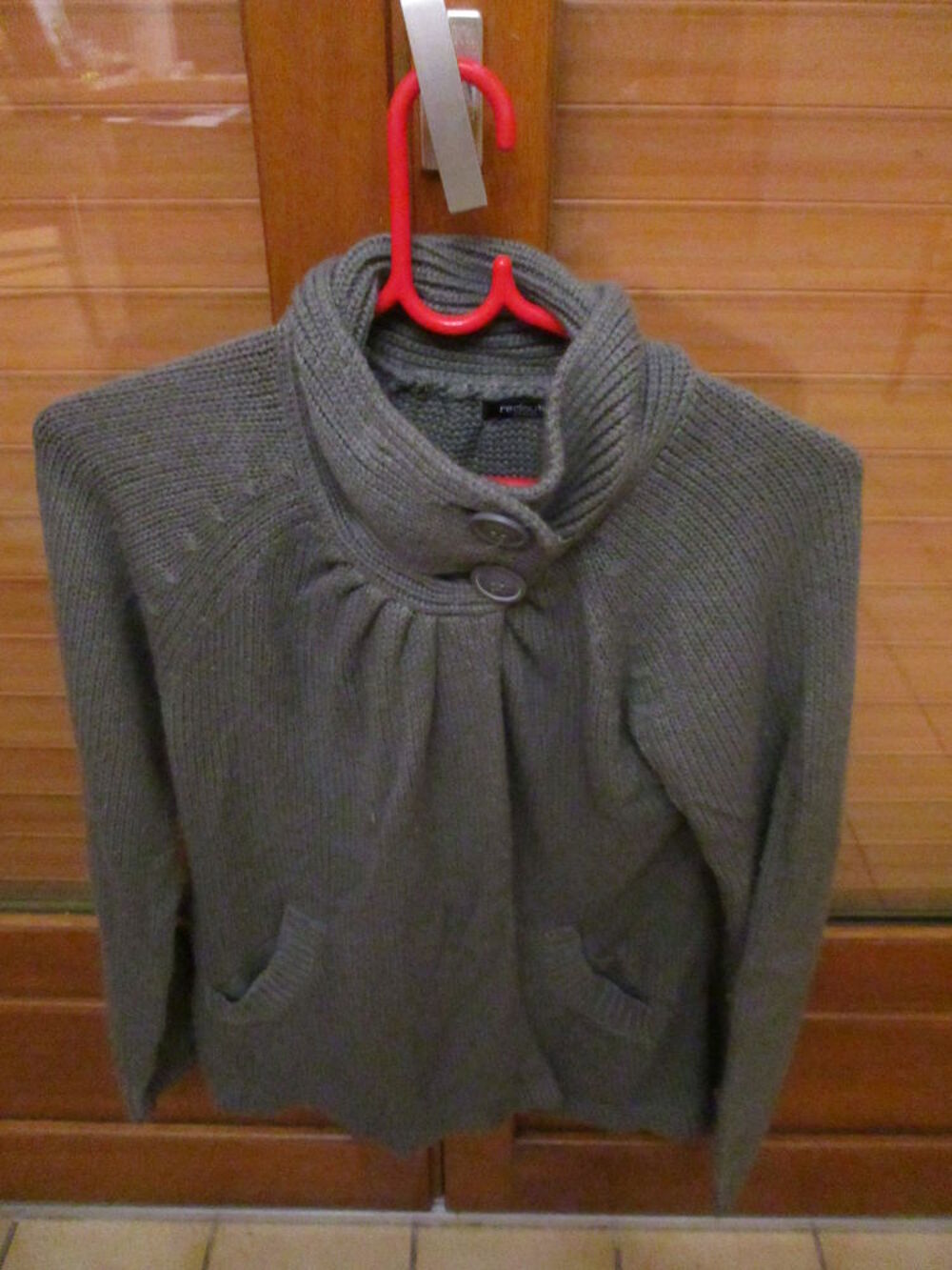 lot de 2 gilets et un pull sans manche gris et noir et gris Vêtements