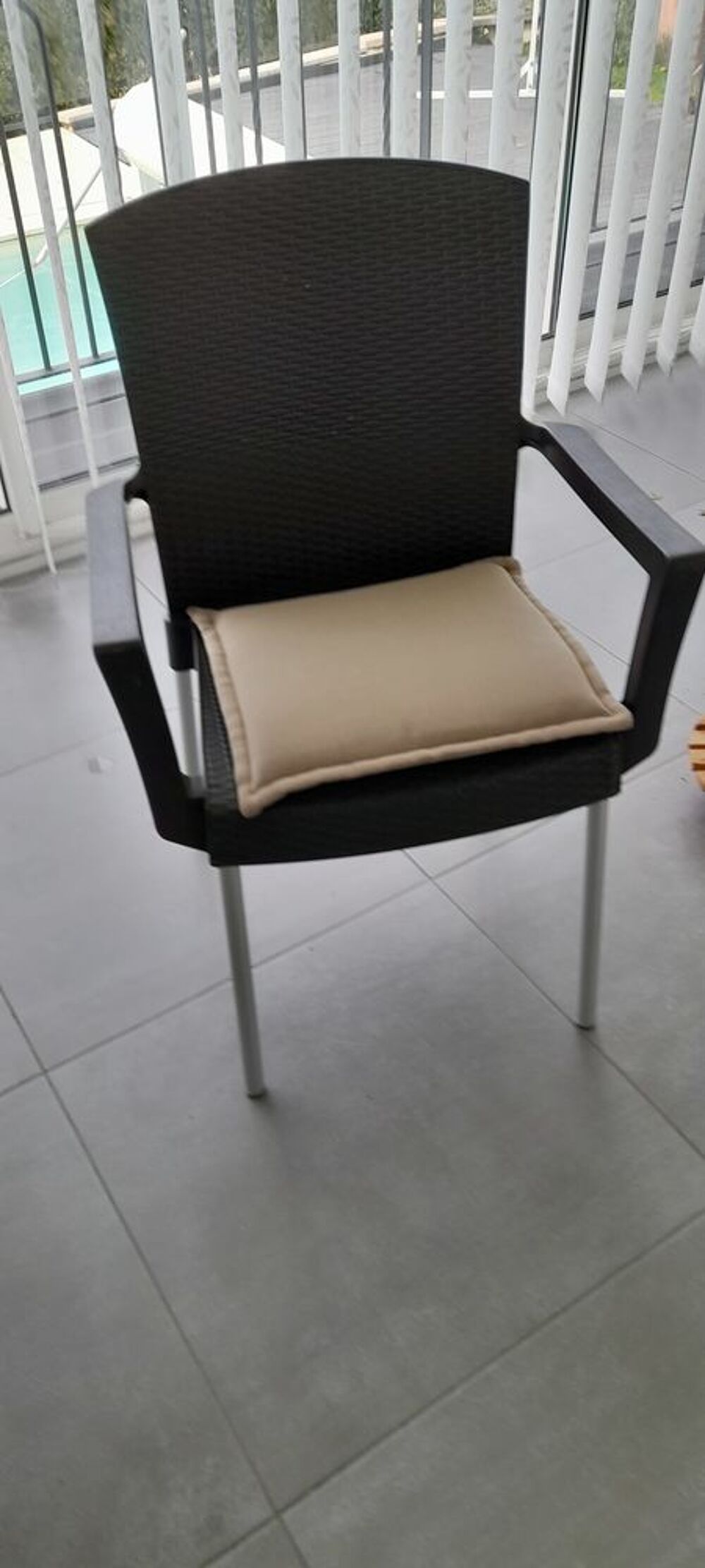 Table plus rallonge plus 8 fauteuils Jardin