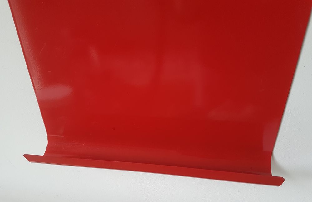 Tableau magn&eacute;tique rouge avec porte stylo Décoration