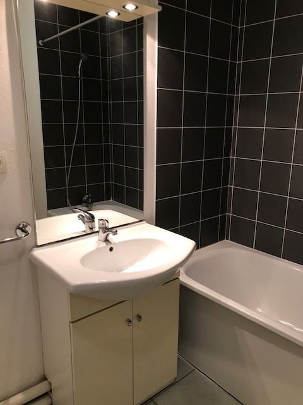 Location Appartement Particulier Studio 19 M2 à TOULON Toulon