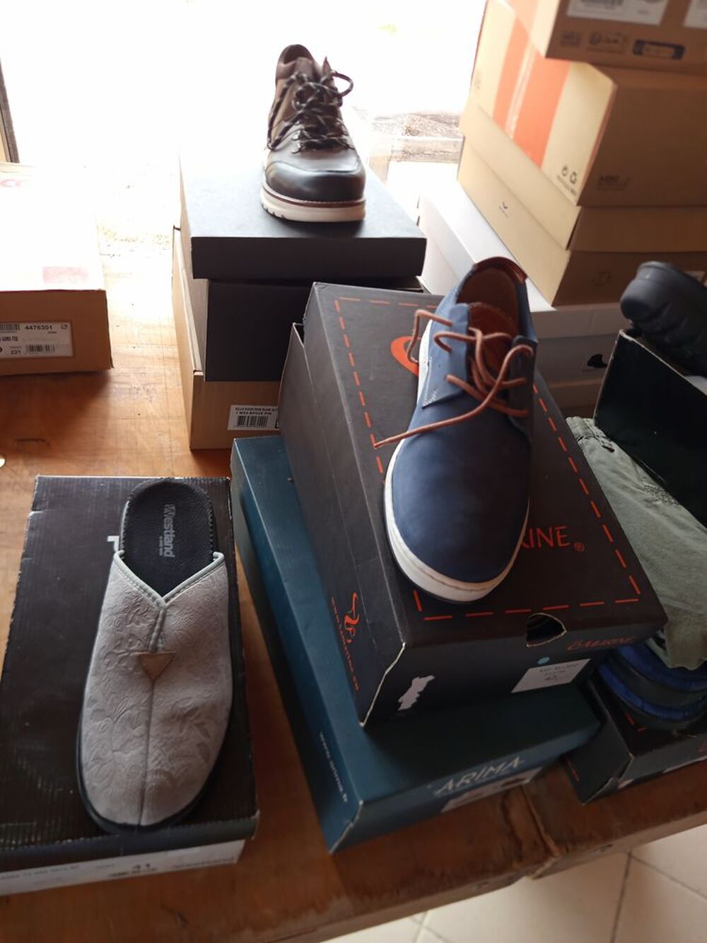 CHAUSSURES FEMME ET HOMME NEUVES Chaussures