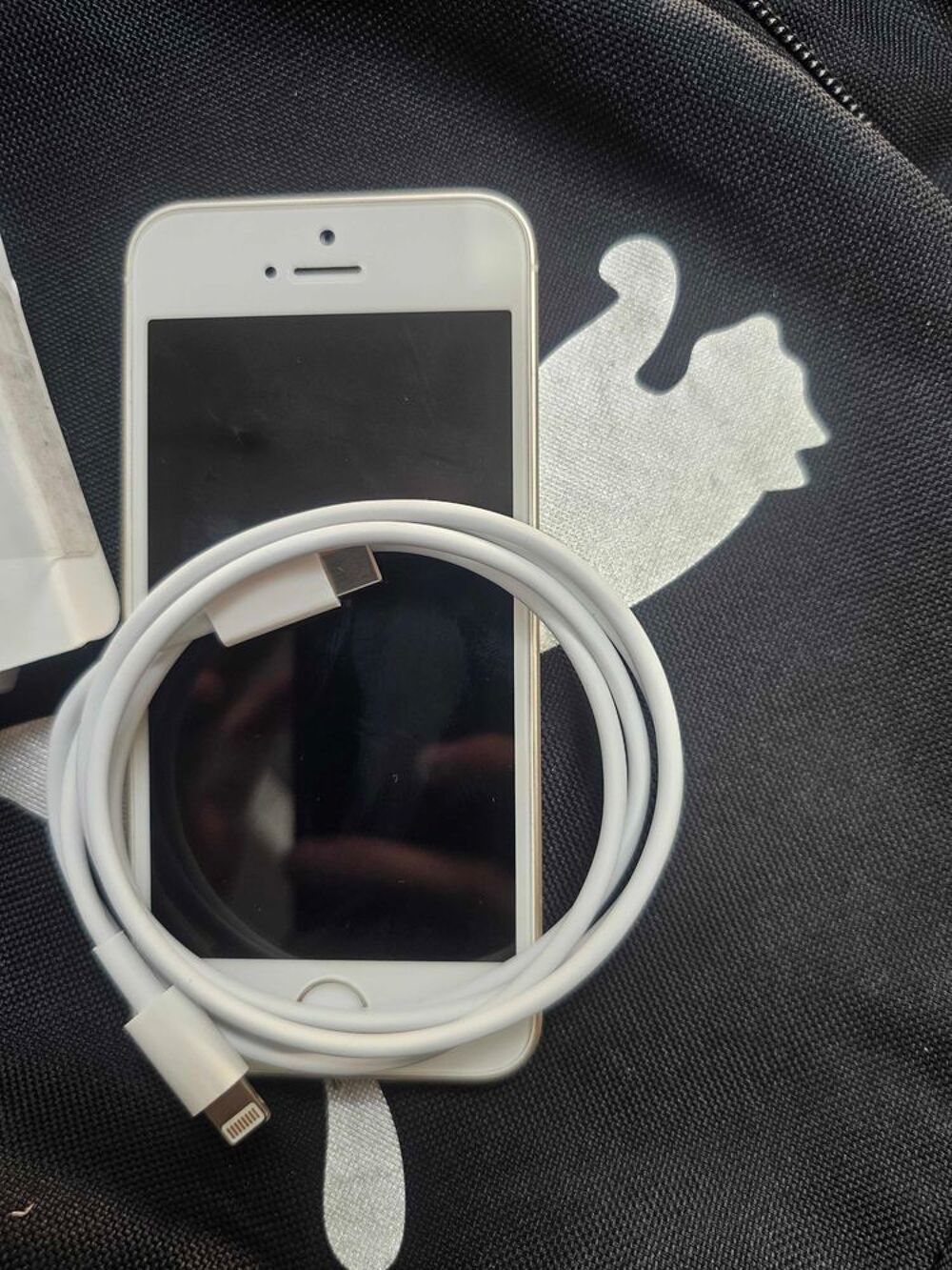 IPhone+SE+++Chargeur+++coque+++&eacute;cran+de+protection+(batterie+neuve+100%) Téléphones et tablettes