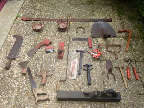 vieux outils sparment ou ensemble . 130 Saint-Malo-de-Phily (35)