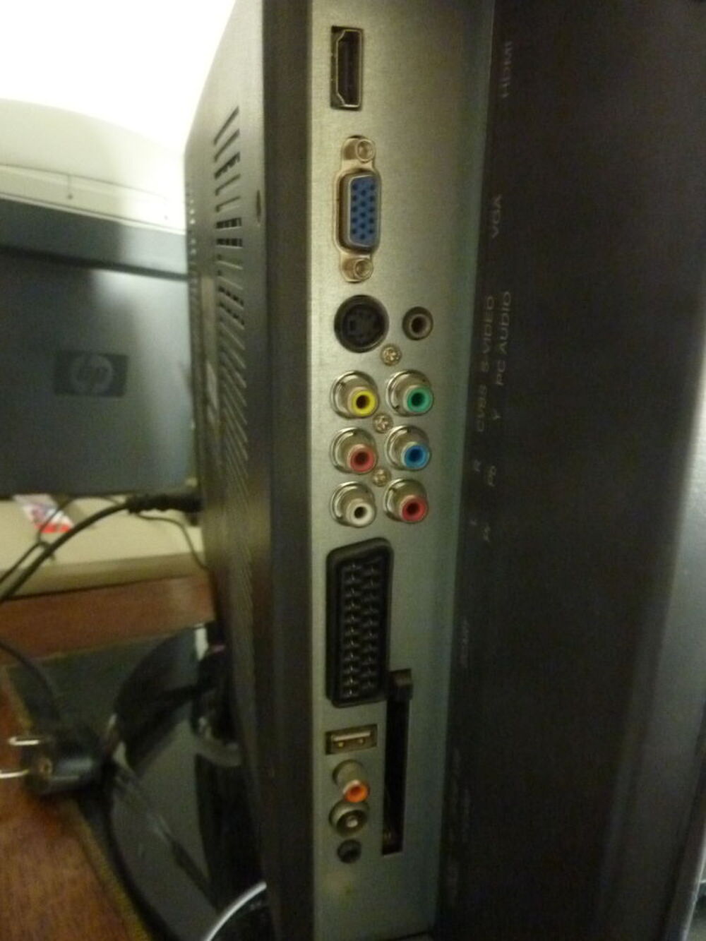 T&eacute;l&eacute;viseur ou &eacute;can informatique 55 cm format 16:9 Photos/Video/TV