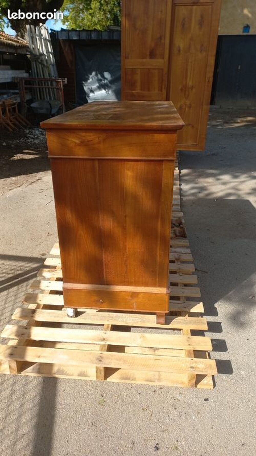 Commode ancienne a r&eacute;nover
Meubles