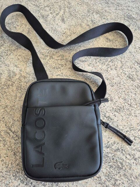 pochette Lacoste Clermont-Ferrand (63)