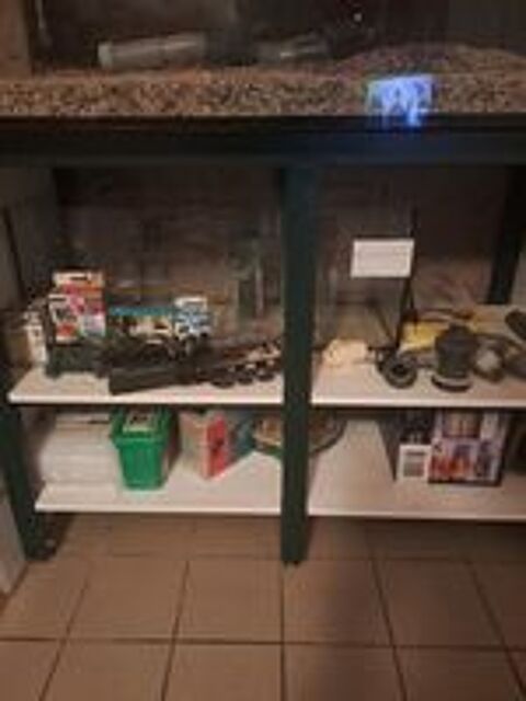   Aquarium 
Aquarium 400 litres .pas de rayures trs bon 