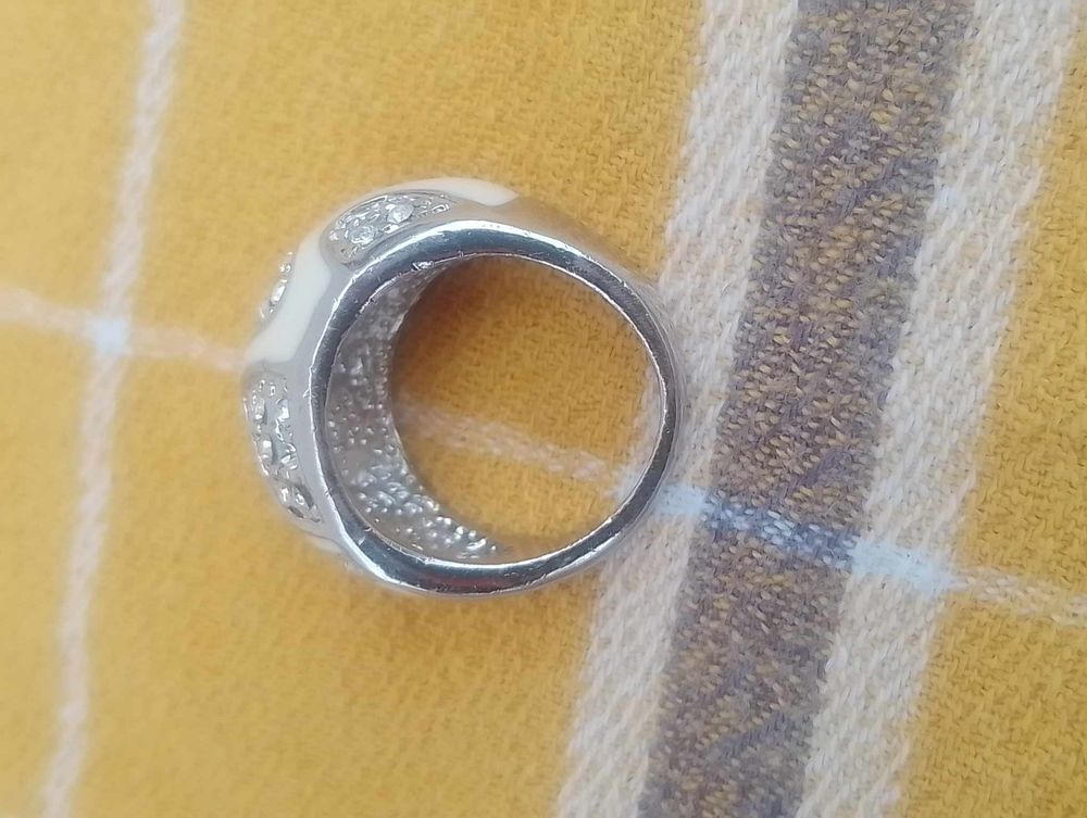 Bague Boule Fantaisie Emaill&eacute;e Beige clair en Taille Size 18 Bijoux et montres