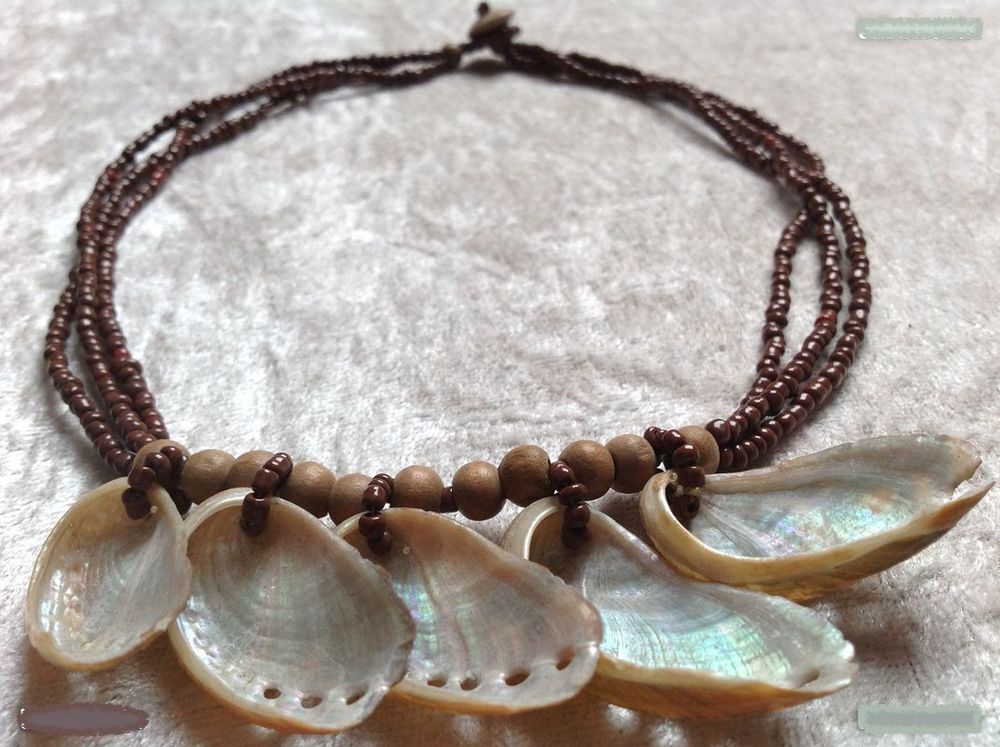 COLLIER ORIGINAL 3 RANG&Eacute;ES DE PERLES et 5 ORMEAUX Envoi Poss Bijoux et montres