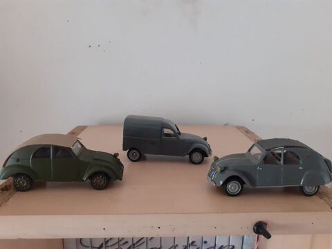 2 CV Citron miniatures 10 Nantes (44)