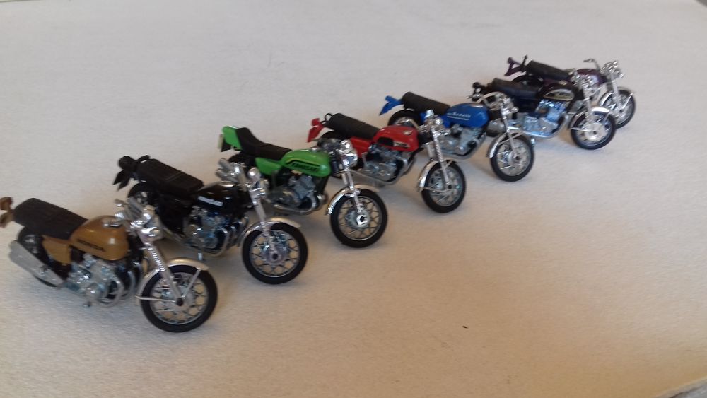 Polistil 7 motos au 1/24 Jeux / jouets